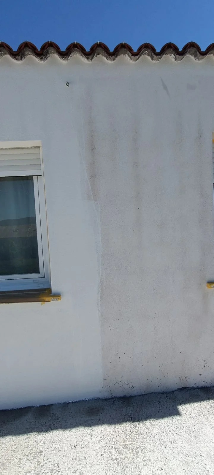 Preparación del paño exterior. Superficie exterior con diferencias de tono y ventanas encintadas.
